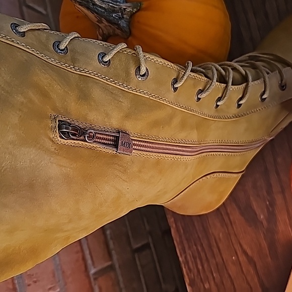 NWOT Mix It Up Awesome BOOTS Size 9M - Picture 12 of 13